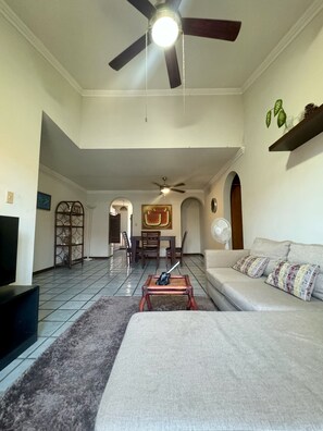 Smart TV, video games, books - Cozy Apartment Near the Beach (Mazatlán)
