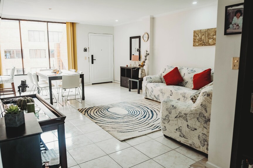 3-bedroom Apartment. 10min Away From Cathedral Tranvia Stops In Front Of It. - Cuenca