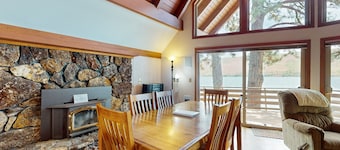 Lakefront house with balcony, wall-of-windows, grill, & W/D