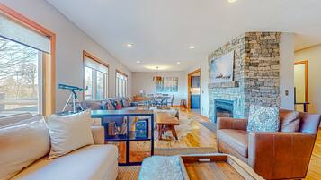 TV, fireplace, stereo