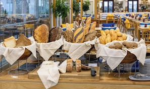 Free daily buffet breakfast  - Wafaifo Resort Hoi An (Da Nang)
