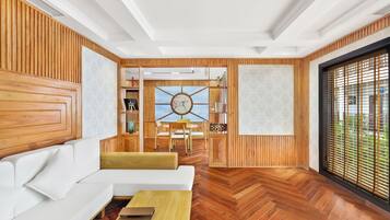 Bigger Suite | Living room | 43-inch TV with cable channels