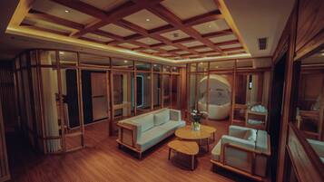 Couples treatment room(s), sauna, body treatments, hydrotherapy