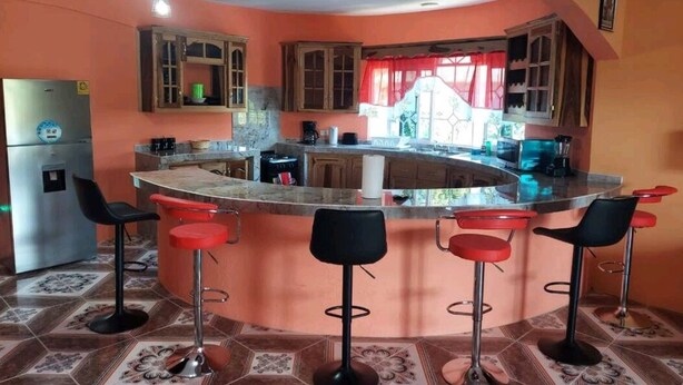 2 bedrooms, blackout drapes, iron/ironing board, WiFi (free) - Family friendly spacious  2br 2 bathroom (Tower Isle)
