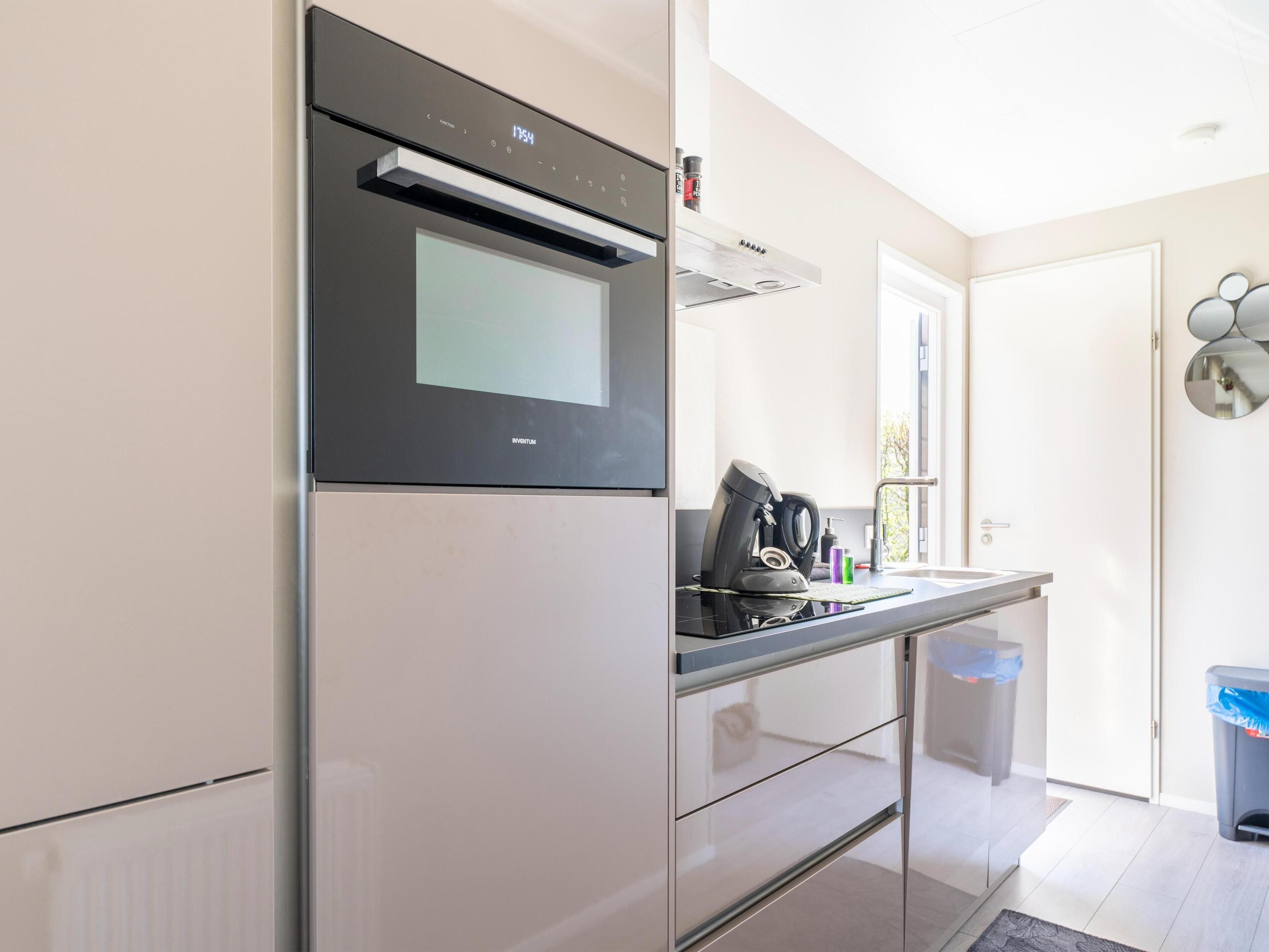 Frigorífic, microones, placa de cuina i rentaplats 