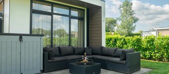 Beau chalet avec jardin dans un petit parc