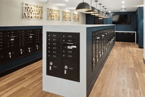 Interior - Superb Hayward 1BR w/ Heated Pool & On-Site Dining, by Blueground (East Bay)