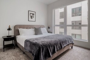 2 bedrooms, iron/ironing board, WiFi, bed sheets - Unbelievable Hayward 2BR w/ Pool & Gym, near BART, by Blueground (Hayward)