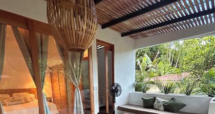 Casita Batsú Talamanca. 5 Minutes Beach. High Speed Wi-fi Fiber Optic