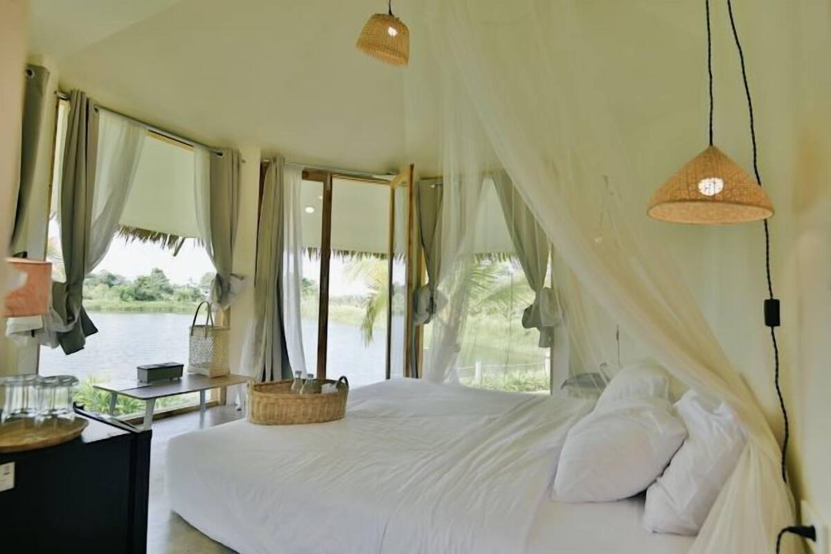 1 bedroom, in-room safe, desk, blackout curtains