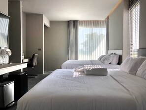 Deluxe Quadruple Room | In-room safe, desk, blackout drapes, soundproofing - DOOWALL HOTEL (Mae Lao)
