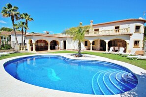 Pool - Bahia - spacious family villa with private pool in Moraira (Moraira)
