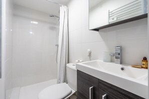 ヘアドライヤー、タオル