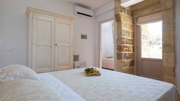 Comfort-Dreibettzimmer, Terrasse, Gartenblick