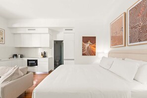 Iron/ironing board, WiFi, bed sheets
