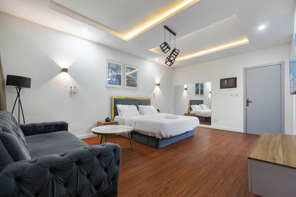 4 bedrooms, iron/ironing board, free WiFi, bed sheets - Cozy home in Lekki (Swimming Pool/Gym/Snooker Board/ Wifi) (Lekki)