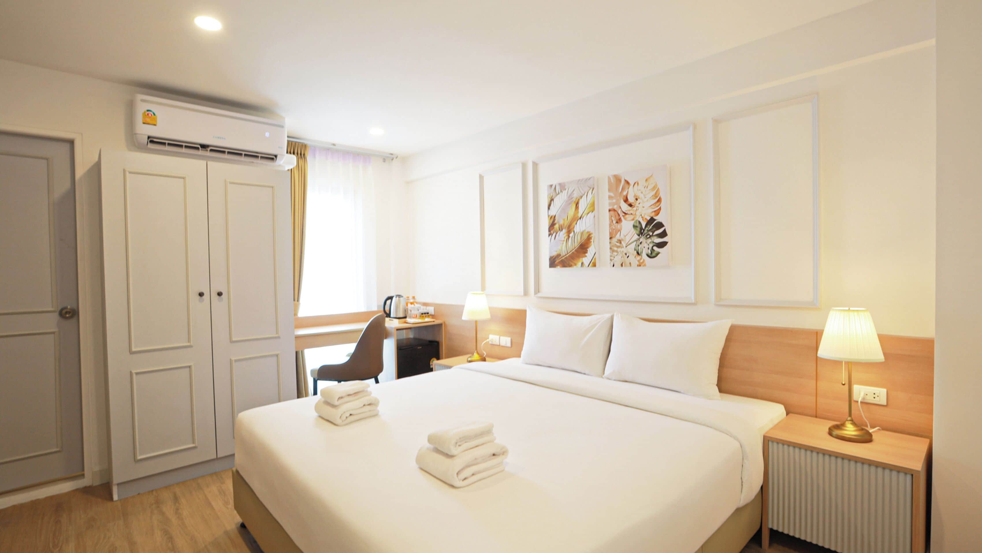 Deluxe Premier Room | Blackout drapes, free WiFi, bed sheets