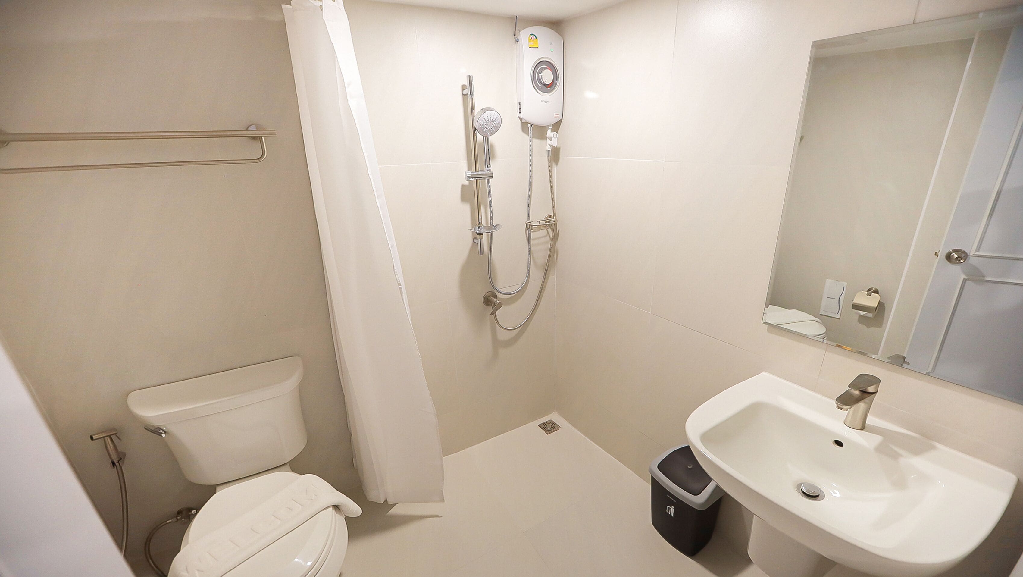 ห้องดีลักซ์ดับเบิล | ห้องน้ำ | ฝักบัว, เรนชาวเวอร์, ผ้าเช็ดตัว, สบู่