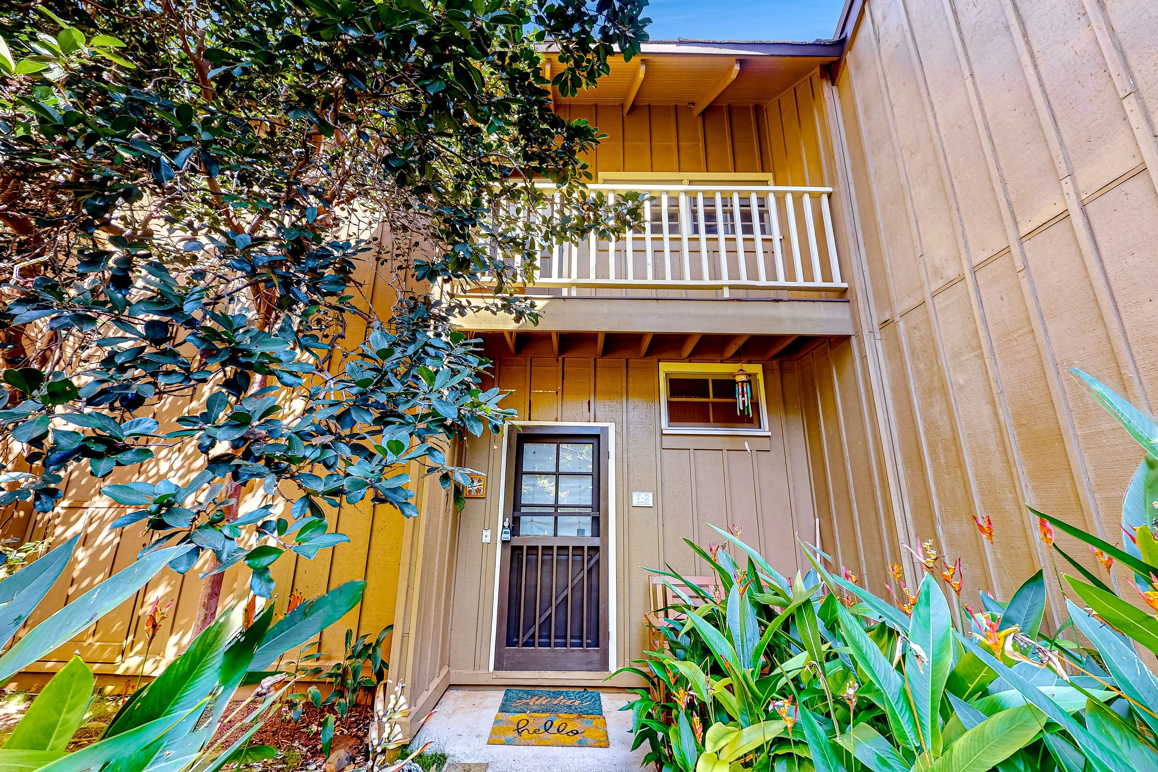 Coastal oasis near the beach with pool, balcony, gas grill, lanai & washer/dryer