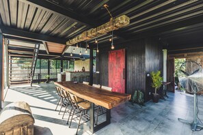 Outdoor dining - Luxe Designer Villa with Amazing Jungle View (Sukawati, Gianyar)