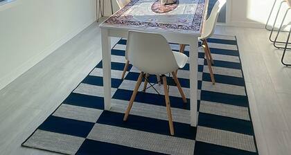 Sunny, family-friendly house with harbour views