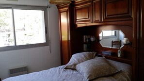 2 Schlafzimmer, Bügeleisen/Bügelbrett
