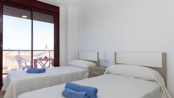 2 slaapkamers, een strijkplank/strijkijzer, gratis wifi