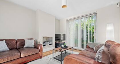 Fantastic, modern 3 bedroom house in West Didsbury. Close to all amenities.