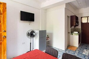 Standard Studio | Desk, free WiFi