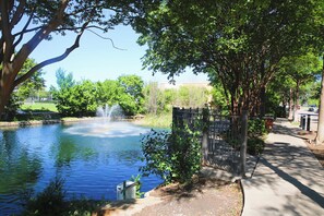 Property grounds - Fun Roomy King bed + loft, Pool, DFW perfect location! (Farmers Branch)