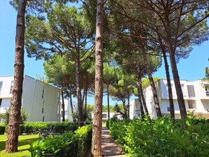 Property grounds - M&E Seaescap in Lalez, San Pietro Resort, Albania Strandnaher Familienurlaub Ap1 (Durrës)