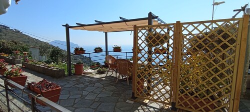 View and relaxation from the highest point in Bogliasco