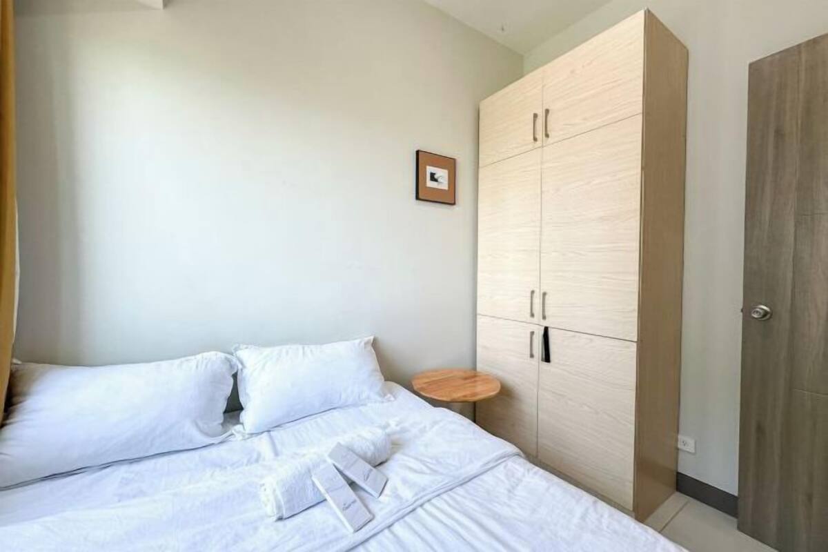 1 chambre, décoration personnalisée, ameublement personnalisé, bureau