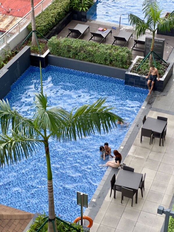 4 outdoor pools - GemstoneBR in SMDC Coast Residences (Pasay)
