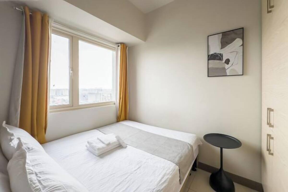 1 chambre, décoration personnalisée, ameublement personnalisé, bureau