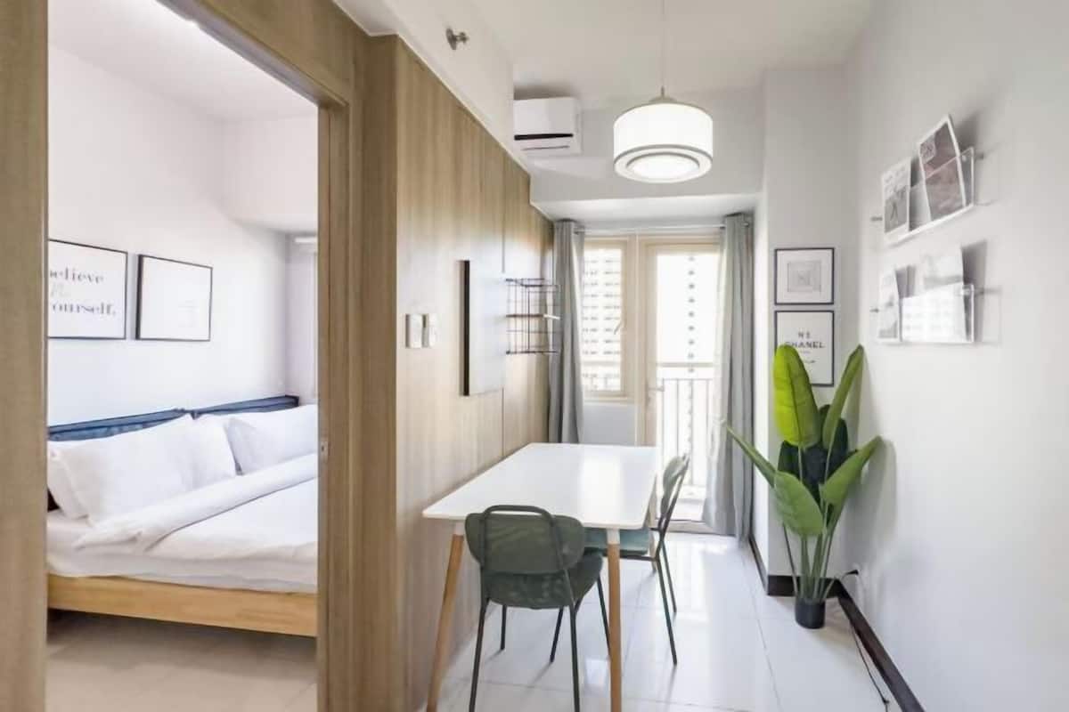 1 chambre, décoration personnalisée, ameublement personnalisé, bureau