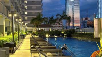 4 kolam renang outdoor