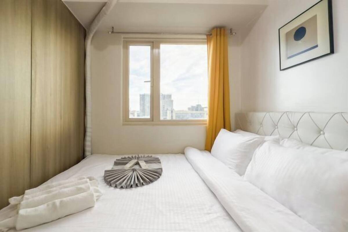 1 chambre, décoration personnalisée, ameublement personnalisé, bureau