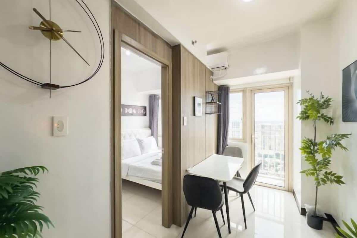 1 chambre, décoration personnalisée, ameublement personnalisé, bureau