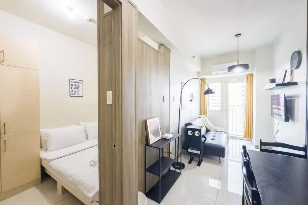1 chambre, décoration personnalisée, ameublement personnalisé, bureau