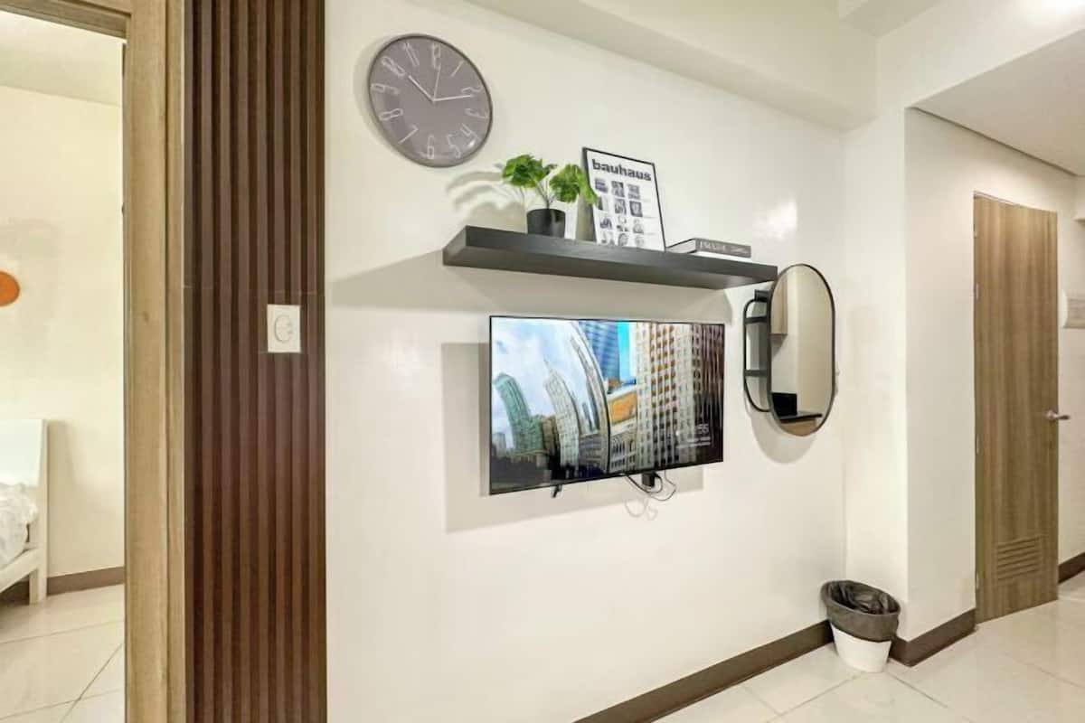 1 chambre, décoration personnalisée, ameublement personnalisé, bureau