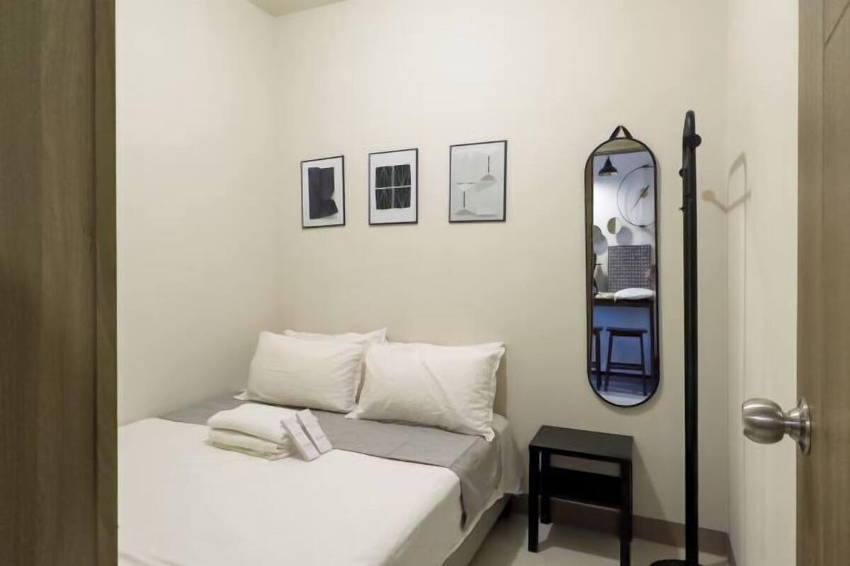 1 chambre, décoration personnalisée, ameublement personnalisé, bureau