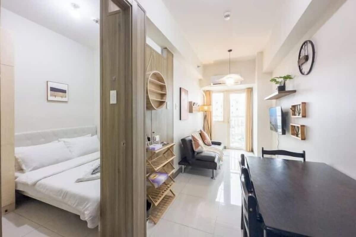 1 chambre, décoration personnalisée, ameublement personnalisé, bureau