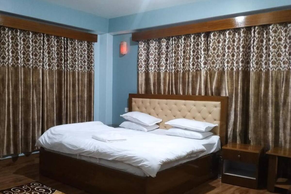 Laptop workspace, WiFi (free), bed sheets
