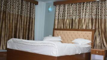 Laptop workspace, free WiFi, bed sheets