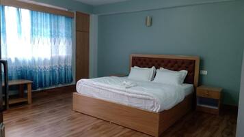 Laptop workspace, free WiFi, bed sheets