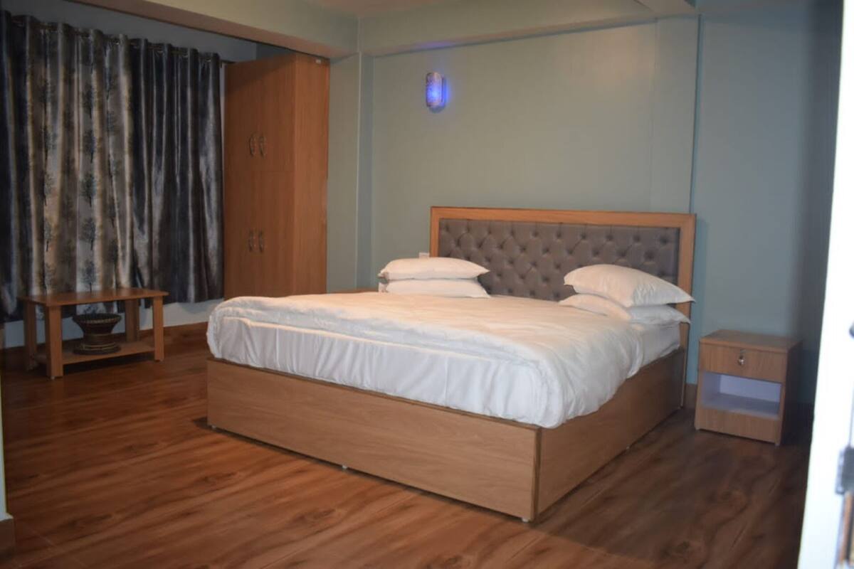 Laptop workspace, WiFi (free), bed sheets