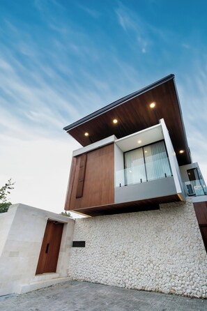 Front of property - Villa Elena (Seminyak)