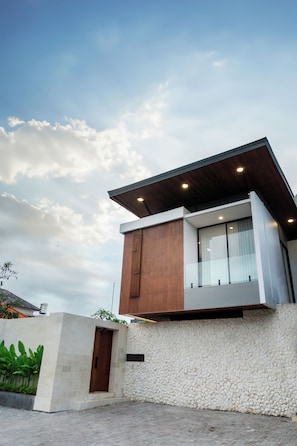 Front of property - Villa Elena (Seminyak)