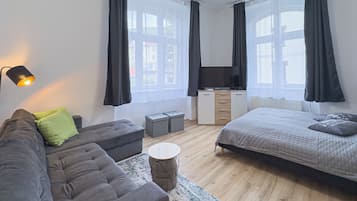 2 Schlafzimmer, Schreibtisch, Bügeleisen/Bügelbrett, Reisekinderbett